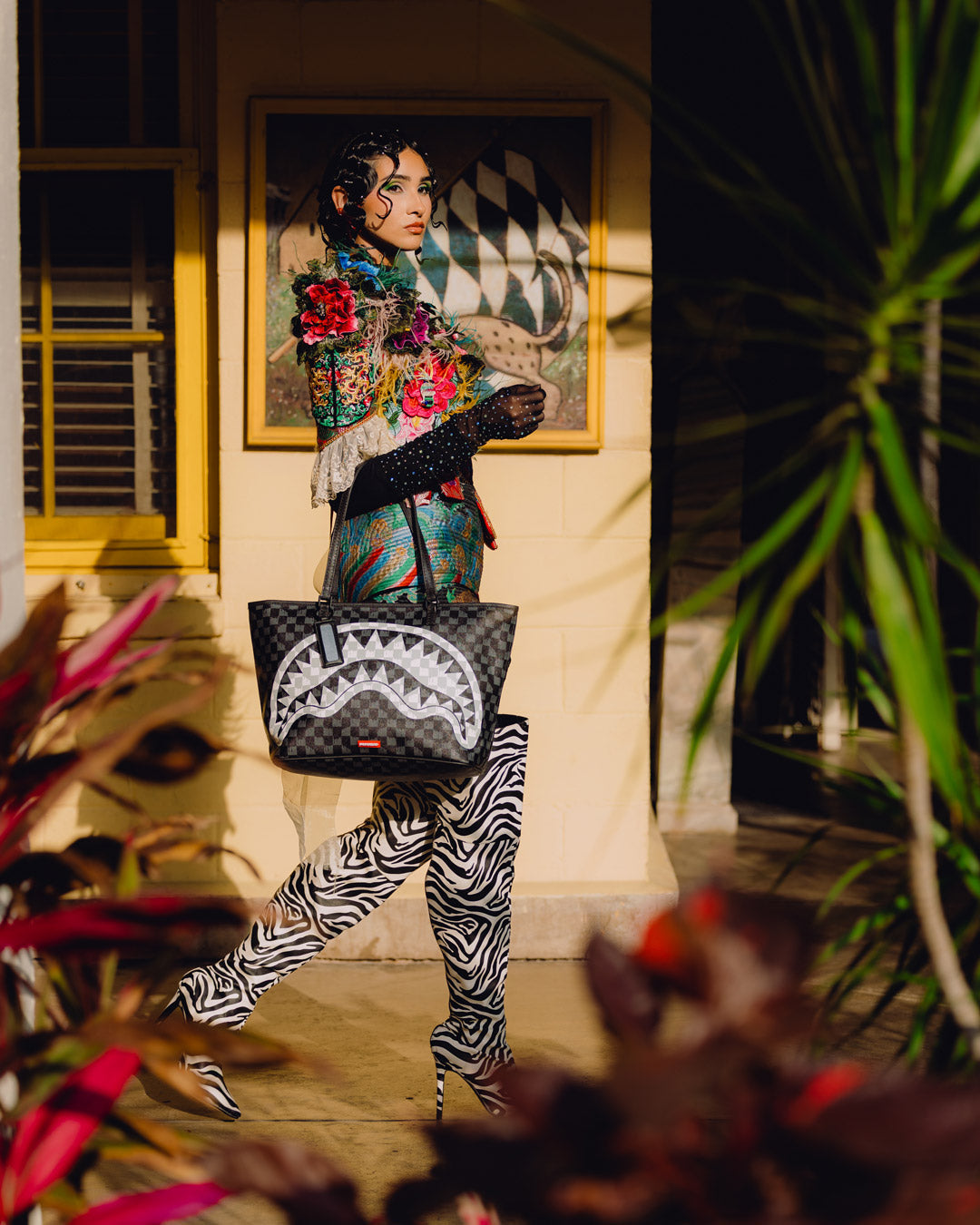 SPRAYGROUND® TOTE BLACK AND WHITE DRIP CHECK SHARK TOTE