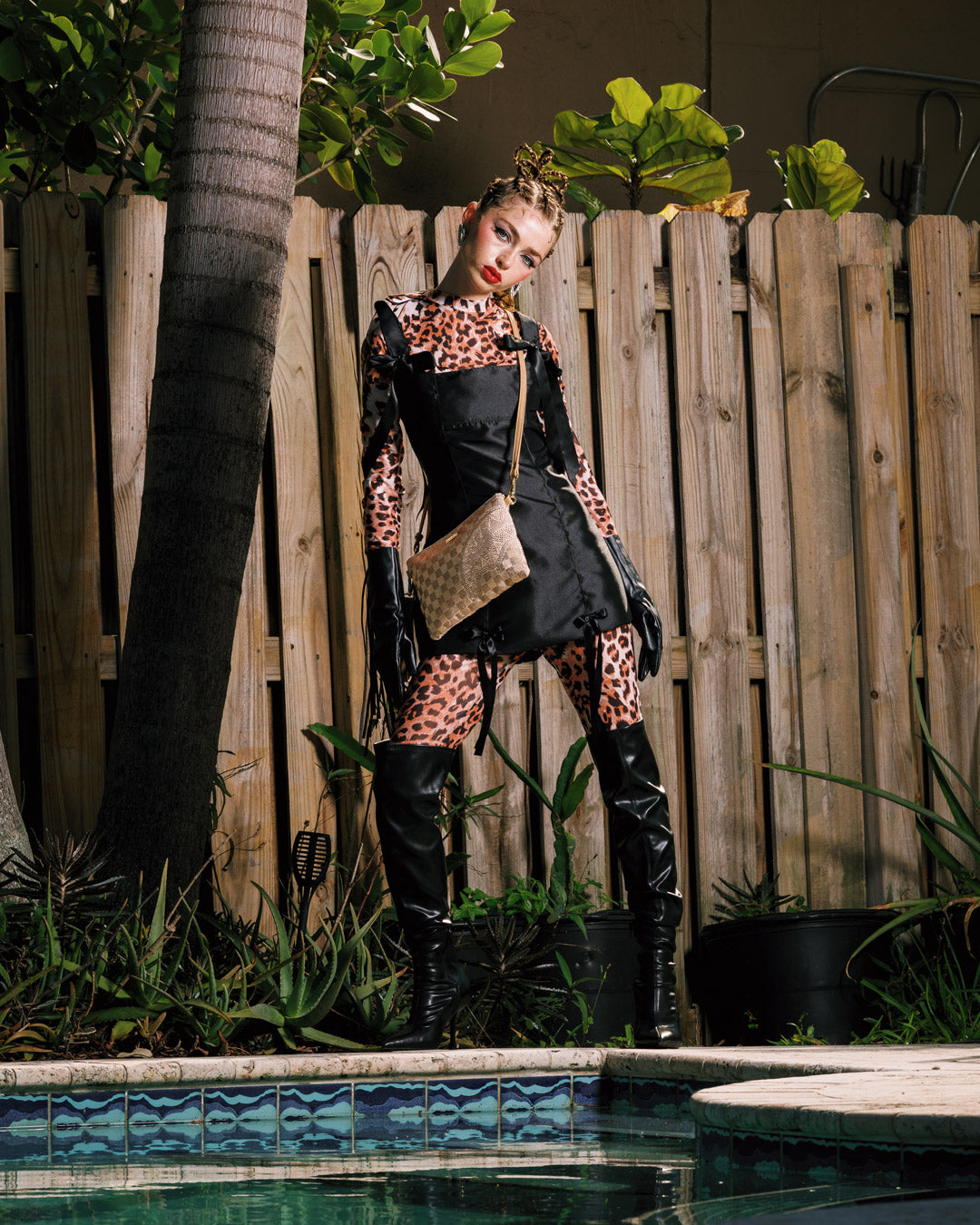 SPRAYGROUND® POUCHETTE 2 TONE GOLD TRINITY CROSSOVER CLUTCH