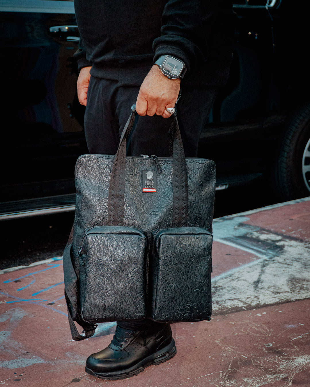 SPRAYGROUND® SLING JAMES FIRST CLASS MESSENGER BAG