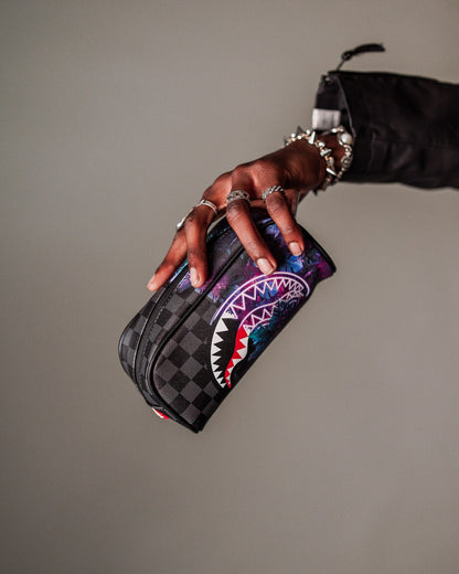 SPRAYGROUND® POUCH TREEHOUSE PARTY POUCH