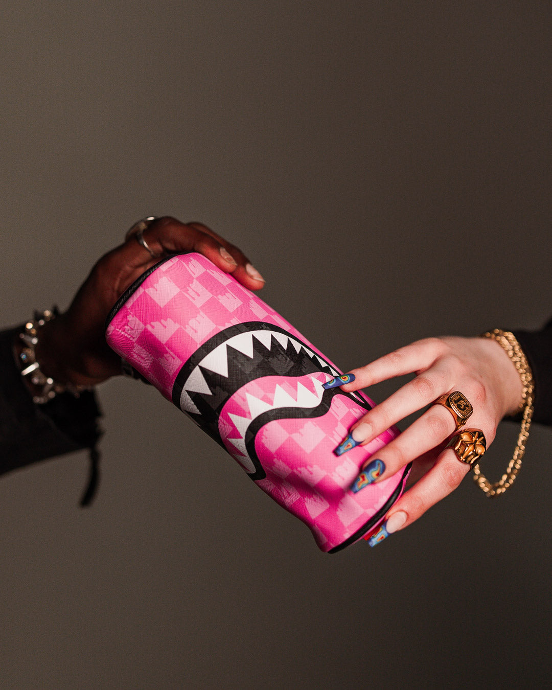 SPRAYGROUND® POUCH PINK AND BLACK DRIP CHECK POUCH