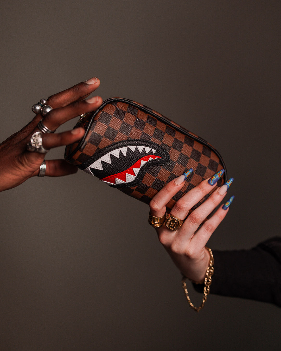 SPRAYGROUND® POUCH SAWTOOTH SHARKS IN PARIS POUCH