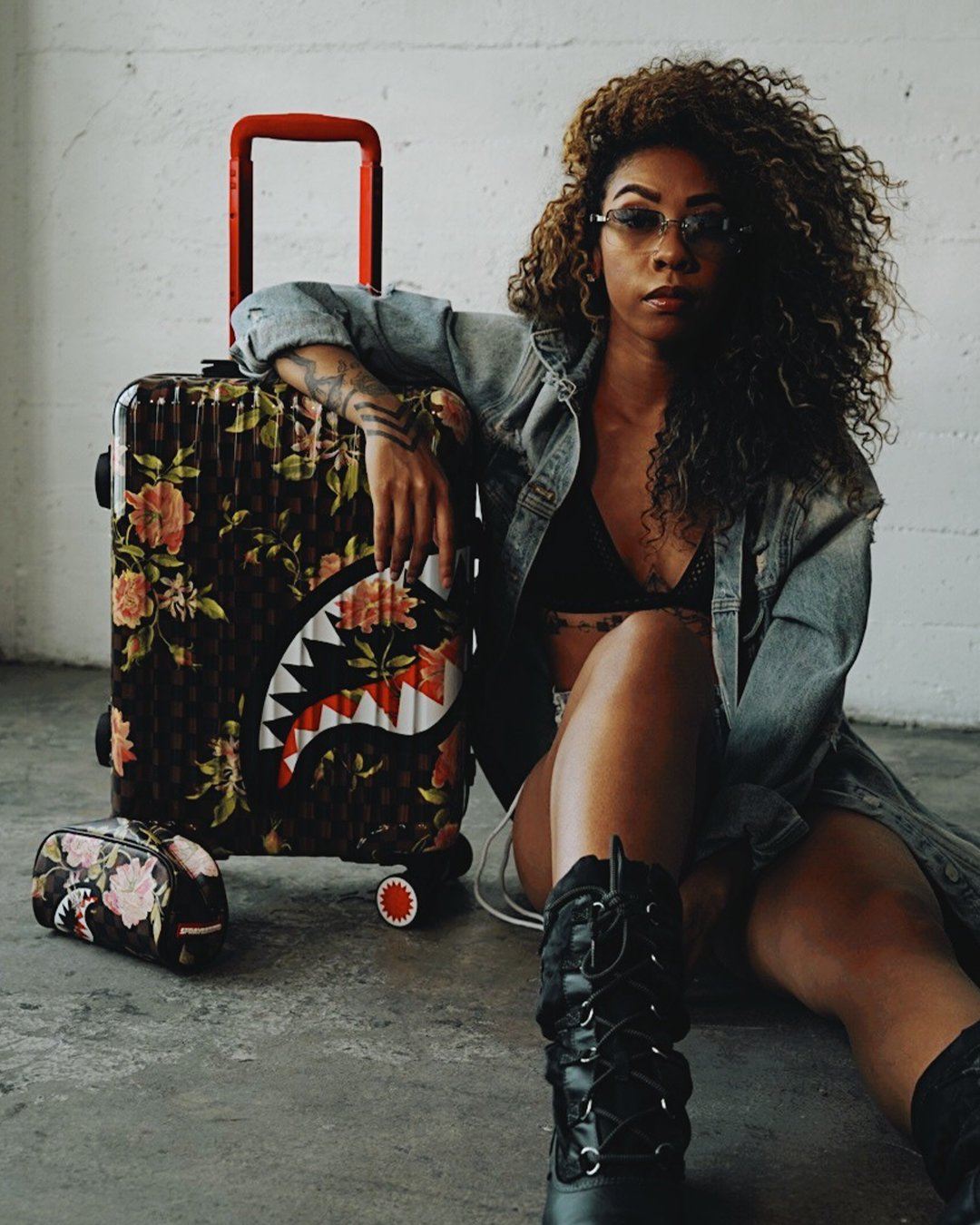 SPRAYGROUND® POUCH SHARKFLOWER POUCH
